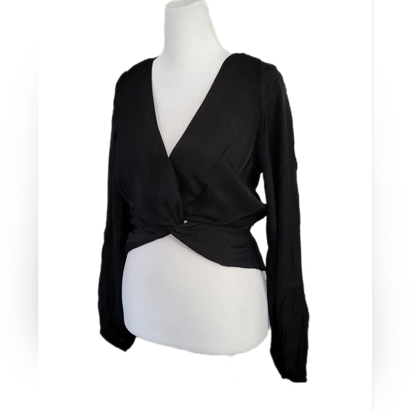 NWT MinkPink Harper Twist Blouse in black, Sz Small, cropped, long sleeve v-neck - Picture 6 of 12